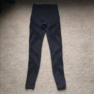 Lululemon Mesh 28 Black tight